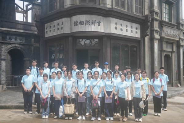 靠谱配资平台 《南京照相馆》破12亿！他们走入IMAX影院和片场，上“历史公开课”